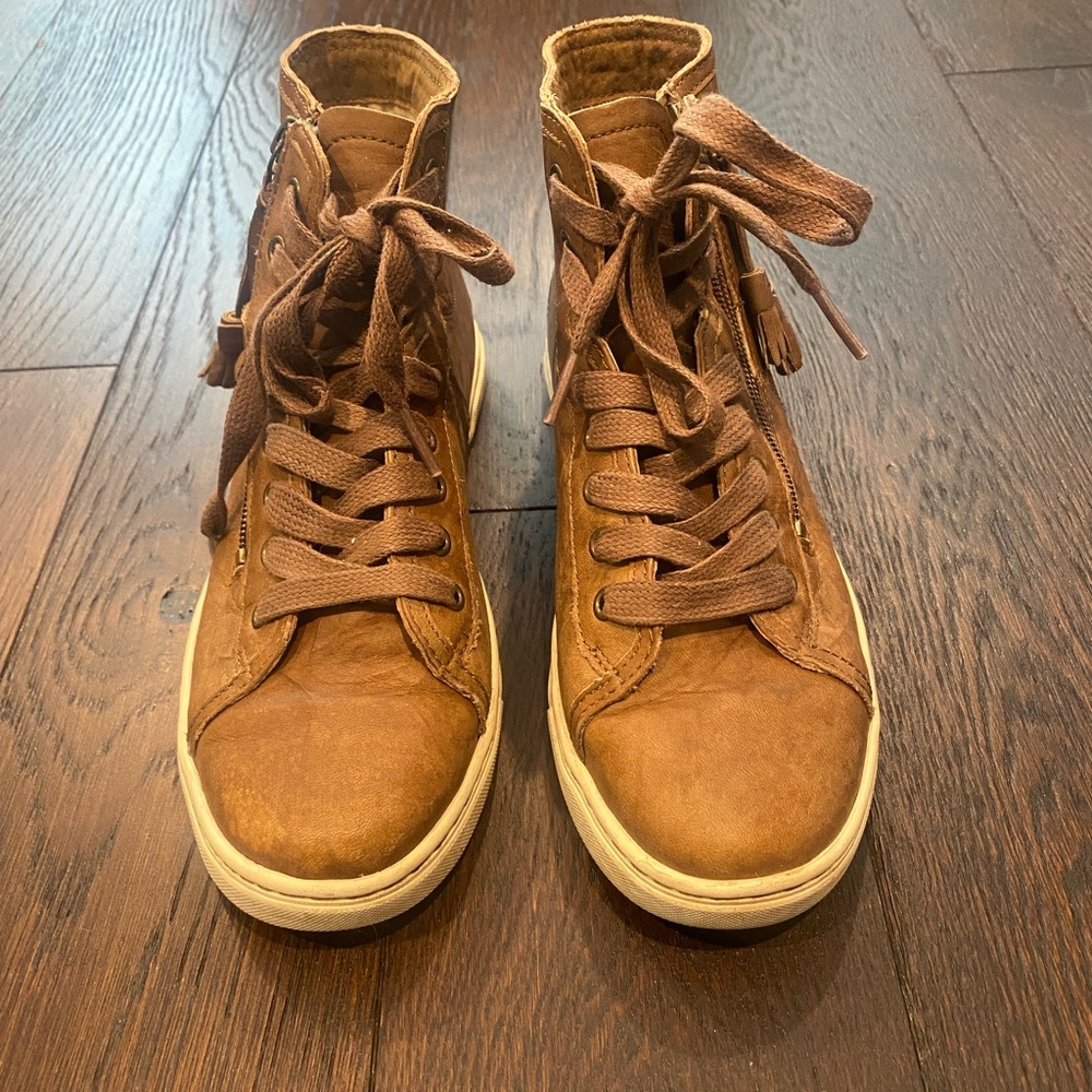UGH leather blaney high top sneaker.
